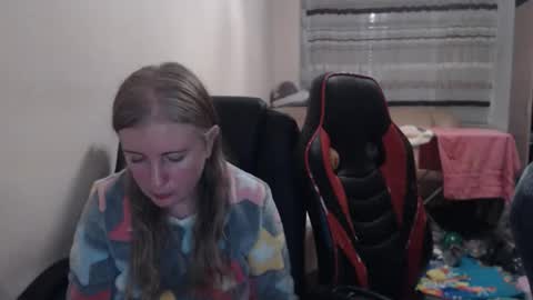 Snapshot of jenisandpeter chatting on 25, 11, 2025 JenisAndPeter online show from 25, 11, 2025