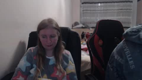 Snapshot of jenisandpeter chatting on 26, 11, 2025 JenisAndPeter online show from 26, 11, 2025