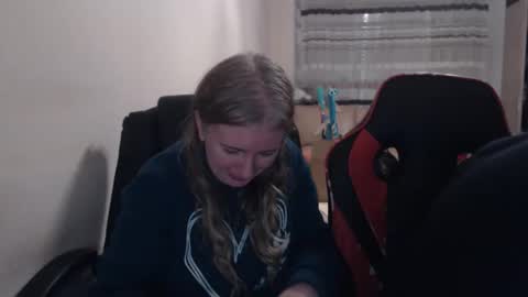 Snapshot of jenisandpeter chatting on 1, 12, 2025 JenisAndPeter online show from 1, 12, 2025