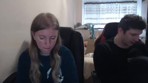 Snapshot of jenisandpeter chatting on 3, 12, 2025 JenisAndPeter online show from 3, 12, 2025