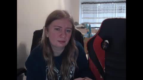 Snapshot of jenisandpeter chatting on 4, 12, 2025 JenisAndPeter online show from 4, 12, 2025