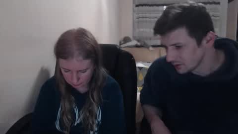 Snapshot of jenisandpeter chatting on 4, 12, 2025 JenisAndPeter online show from 4, 12, 2025