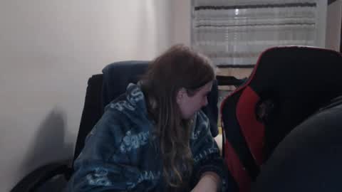 Snapshot of jenisandpeter chatting on 5, 12, 2025 JenisAndPeter online show from 5, 12, 2025