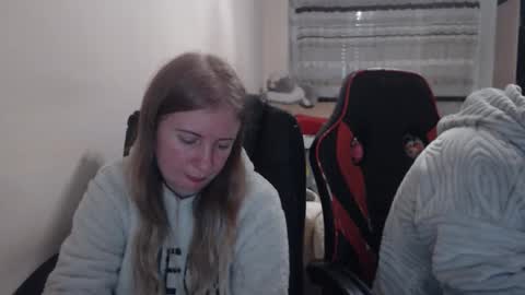 Snapshot of jenisandpeter chatting on 14, 12, 2025 JenisAndPeter online show from 14, 12, 2025