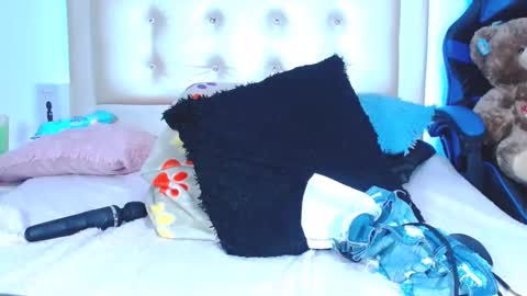 Snapshot of jenng18 chatting on 15, 12, 2024 jenn online show from 15, 12, 2024