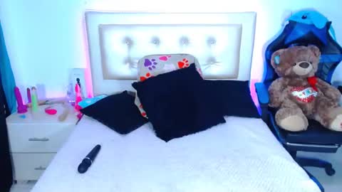 Snapshot of jenng18 chatting on 22, 12, 2024 jenn online show from 22, 12, 2024