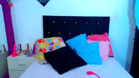 Snapshot of jenng18 chatting on 5, 11, 2025 jenn online show from 5, 11, 2025