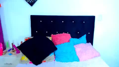 Snapshot of jenng18 chatting on 4, 12, 2025 jenn online show from 4, 12, 2025