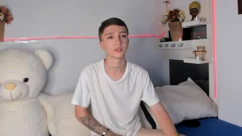 jero independent model online show from 16, 4, 2026