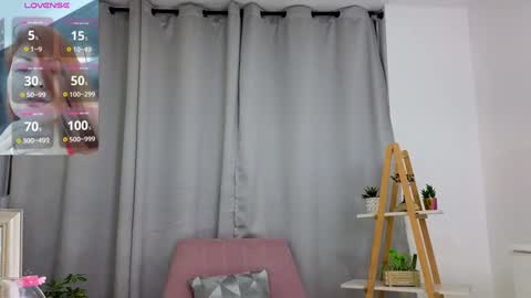 bella  adams online show from 30, 1, 2025