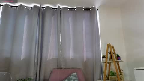 bella  adams online show from 19, 2, 2025