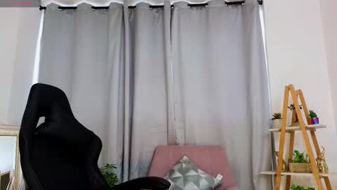 bella  adams online show from 21, 2, 2025