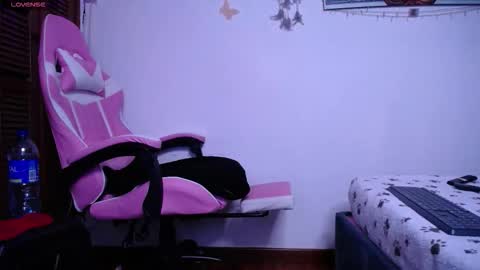 Snapshot of jessi1986_ chatting on 23, 10, 2025 Jessie online show from 23, 10, 2025