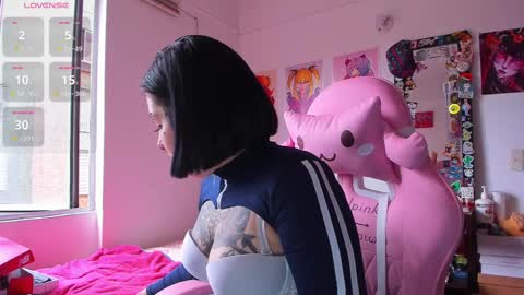 Snapshot of jessie_williams_01 chatting on 10, 3, 2025 Your Sweet Angel online show from 10, 3, 2025