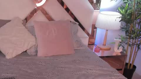 JESSICA STONNE online show from 11, 1, 2025