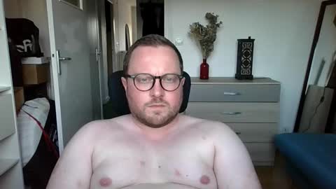 Snapshot of jeuneloup92 chatting on 8, 9, 2025 jeuneloup92 online show from 8, 9, 2025