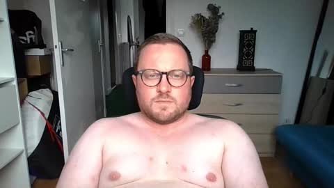 Snapshot of jeuneloup92 chatting on 9, 9, 2025 jeuneloup92 online show from 9, 9, 2025