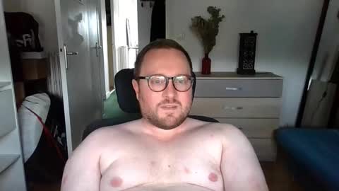 Snapshot of jeuneloup92 chatting on 12, 9, 2025 jeuneloup92 online show from 12, 9, 2025