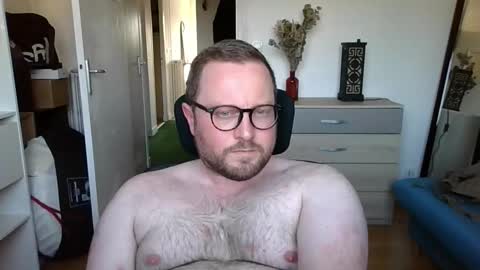 Snapshot of jeuneloup92 chatting on 13, 10, 2025 jeuneloup92 online show from 13, 10, 2025