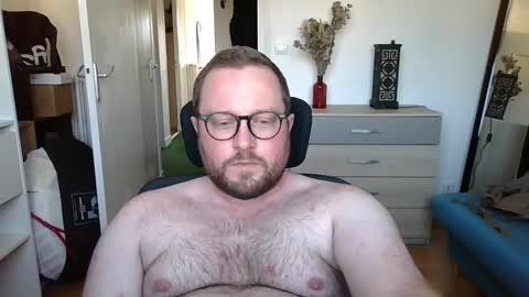 Snapshot of jeuneloup92 chatting on 17, 10, 2025 jeuneloup92 online show from 17, 10, 2025