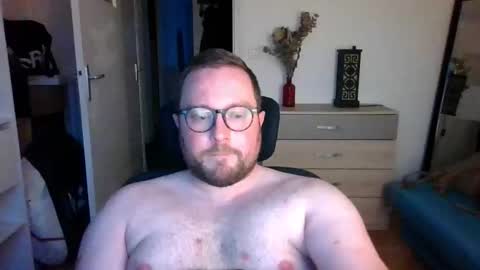 Snapshot of jeuneloup92 chatting on 12, 11, 2025 jeuneloup92 online show from 12, 11, 2025