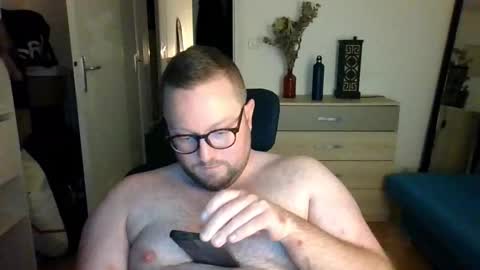 Snapshot of jeuneloup92 chatting on 17, 11, 2025 jeuneloup92 online show from 17, 11, 2025