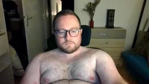 Snapshot of jeuneloup92 chatting on 4, 12, 2025 jeuneloup92 online show from 4, 12, 2025