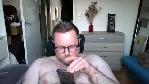 jeuneloup92 online show from 9, 3, 2026