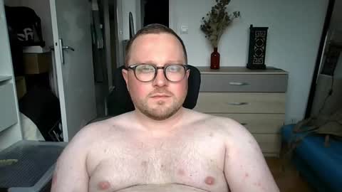 jeuneloup92 online show from 14, 4, 2026