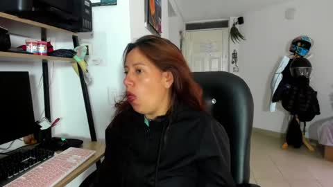 Snapshot of jezabel_purple chatting on 16, 6, 2026 Camila online show from 16, 6, 2026