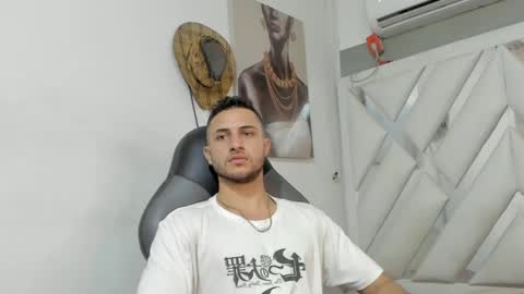 Snapshot of jhonny_flames7 chatting on 8, 1, 2025 jhonny online show from 8, 1, 2025