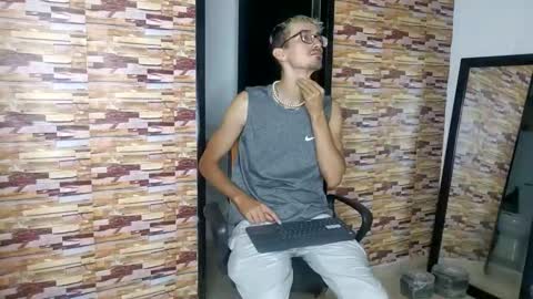 Jhosuamoore  online show from 6, 11, 2025