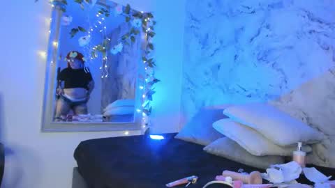 Jiah Park online show from 7, 11, 2025