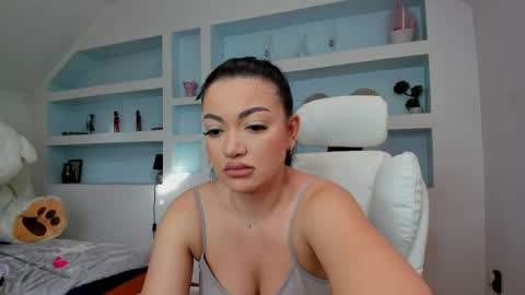 Juliee online show from 16, 4, 2026