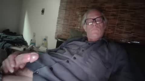 Snapshot of jizzmitten5 chatting on 17, 9, 2025 jizzmitten5 online show from 17, 9, 2025