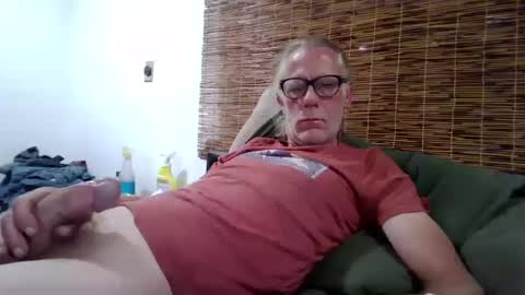 Snapshot of jizzmitten5 chatting on 10, 10, 2025 jizzmitten5 online show from 10, 10, 2025