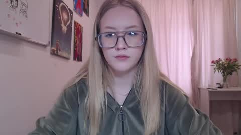 joan_kiss online show from 25, 4, 2026