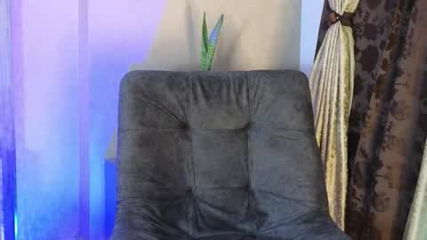 JOAN SAENZ online show from 5, 11, 2025