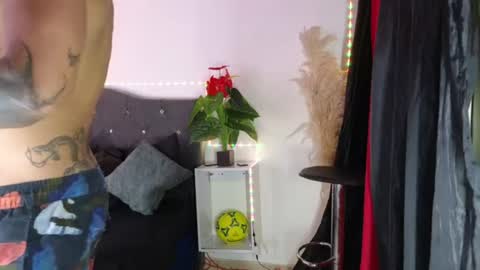 Snapshot of john_and_louis chatting on 8, 7, 2026 John online show from 8, 7, 2026