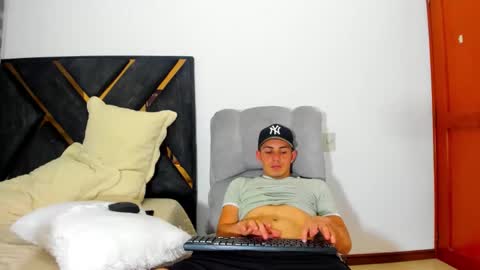 Snapshot of john_hot690 chatting on 6, 4, 2026 john_hot690 online show from 6, 4, 2026