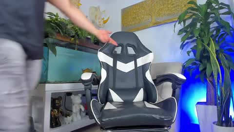 JOHNNY online show from 12, 4, 2026