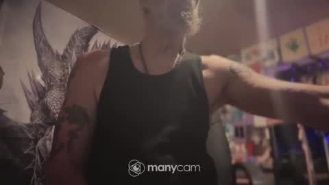 Snapshot of johnnyshung1 chatting on 6, 1, 2025 johnnyshung1 online show from 6, 1, 2025