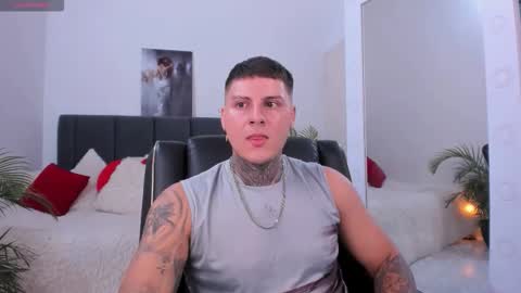 Snapshot of johny_multicum chatting on 25, 10, 2025 Johny online show from 25, 10, 2025