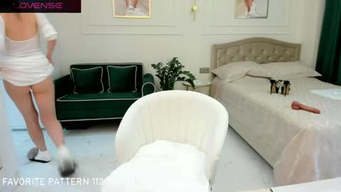 Jolie Ozolla online show from 17, 4, 2026