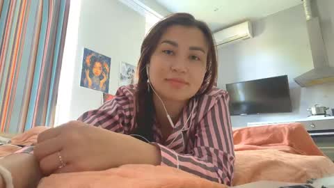 Snapshot of joliefarlee chatting on 14, 5, 2026 Kris online show from 14, 5, 2026
