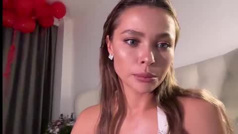 Jennie and Sophia online show from 15, 9, 2025