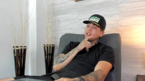 juan_alvarez18 online show from 19, 2, 2025