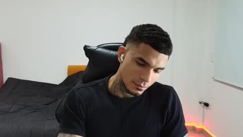 juan_gomez_1 online show from 21, 11, 2025