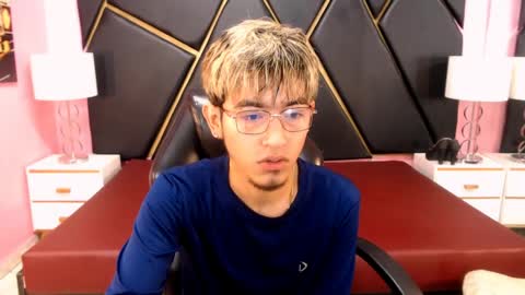 juan_saul1 online show from 21, 4, 2026