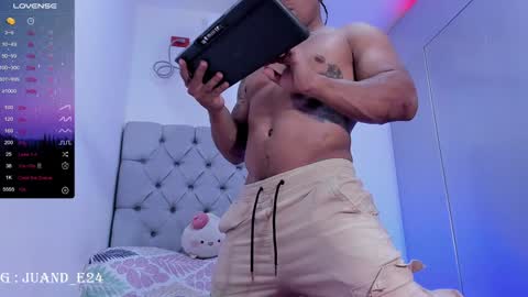 independent model online show from 4, 2, 2025